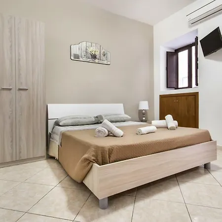 In Centro Rooms Vicino Cefalu Self-Chek-In Campofelice Di Roccella Exterior photo