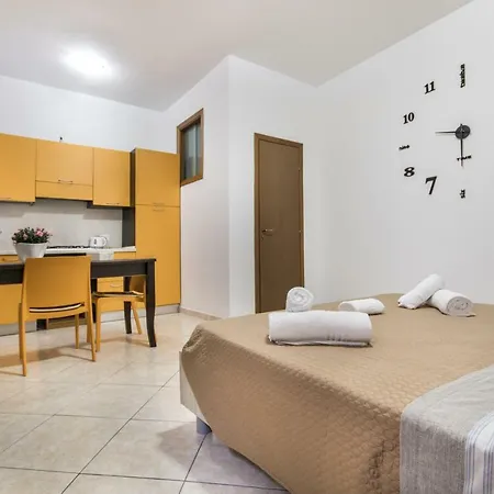 In Centro Rooms Vicino Cefalu Self-Chek-In Campofelice Di Roccella Exterior photo
